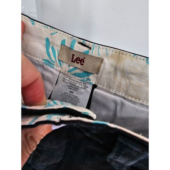 Lee Women's Black Pockets Mid Rise Casual Button Cotton Jeans Capris Size 6M - Picture 3 of 4